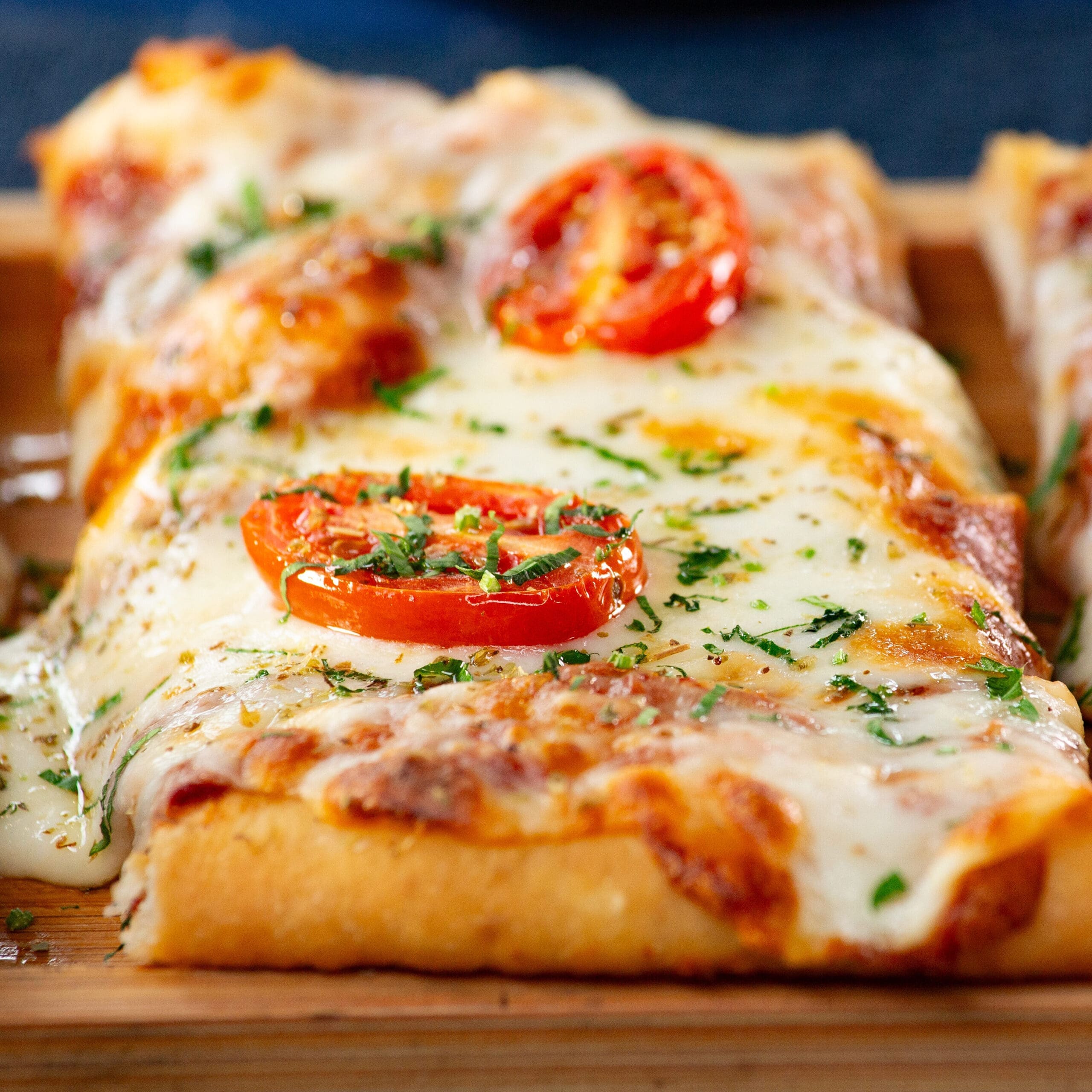 Classic Tomato & Basil Margherita Flatbread